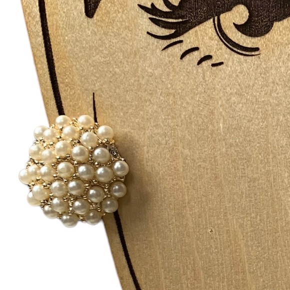 Vintage Simulated Seed Pearl Gold Plated Screw Back Earrings Woman’s Jewelry - Picture 8 of 8